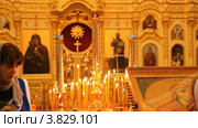 Уфа - сентябрь 2012: Встреча чудотворной иконы Богородицы и мощей святой Матроны. Русская православная церковь. Редакционное видео, видеограф Mikhail Erguine / Фотобанк Лори