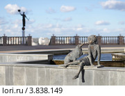 Композиция "Девочка и Собачка", г. Белгород (2012 год). Редакционное фото, фотограф Denis Kh. / Фотобанк Лори