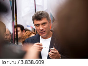 Лидер движения "Солидарность" Борис Немцов участвует в третьем многотысячном шествии "Марш миллионов" по Бульварному кольцу, город Москва, Россия (2012 год). Редакционное фото, фотограф Николай Винокуров / Фотобанк Лори