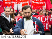 Депутат от фракции "Справедливая Россия" Илья Пономарев участвует в Марше Миллионов на Страстном бульваре, Москва (2012 год). Редакционное фото, фотограф Николай Винокуров / Фотобанк Лори