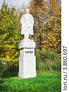 Памятник С.М. Кирову в Вытегре (2012 год). Редакционное фото, фотограф Александр Романов / Фотобанк Лори