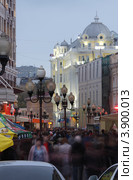 Арбат. Вечер. Будни (2012 год). Редакционное фото, фотограф Юрий Кирсанов / Фотобанк Лори