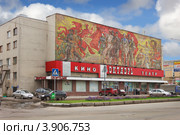 Кинотеатр "Октябрь". Город Бор (2012 год). Редакционное фото, фотограф Александр Романов / Фотобанк Лори