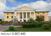 Культурный центр. Город Бор (2012 год). Редакционное фото, фотограф Александр Романов / Фотобанк Лори