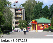 9-я Парковая улица, 66 (пятиэтажный) и лотерейный клуб "Бинго-Бум". Москва (2012 год). Редакционное фото, фотограф lana1501 / Фотобанк Лори