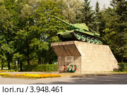 Танк на постаменте. Кириши, Ленинградская область. Памятник войны (2012 год). Редакционное фото, фотограф Алексей Ширманов / Фотобанк Лори