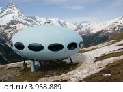 Домбай. Гостиница "Тарелка" (2010 год). Редакционное фото, фотограф Наталья Нестерова / Фотобанк Лори