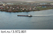 Сухогруз на реке Неве, окраина города Санкт-Петербурга (2012 год). Стоковое видео, видеограф Кекяляйнен Андрей / Фотобанк Лори