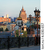 Москва. Рассвет на Патриаршем мосту. Стоковое фото, фотограф Юрий Кирсанов / Фотобанк Лори