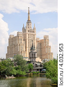 Сталинская высотка на Кудринской площади. Вид из зоопарка (2011 год). Редакционное фото, фотограф Алёшина Оксана / Фотобанк Лори