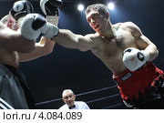 Боксёрский турнир ТАФФАЙТ, финальные бои 2012. Сергей Караневич и Михаил Тютерев. Редакционное фото, фотограф Дмитрий Неумоин / Фотобанк Лори