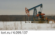 Добыча нефти зимой. Башкирия. Стоковое видео, видеограф Mikhail Erguine / Фотобанк Лори