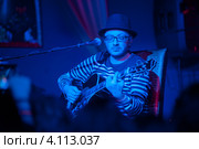 Глеб Самойлов выступает в составе группы «Глеб Самойлоff и The Matrixx» (2012 год). Редакционное фото, фотограф Сайганов Александр / Фотобанк Лори