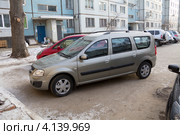 Lada-Largus, Автомобиль "Лада-Ларгус" (2012 год). Редакционное фото, фотограф Дудакова / Фотобанк Лори