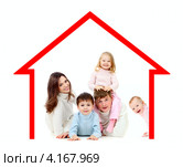 Счастливая семья с детьми мечтает о новом доме. Стоковое фото, фотограф Андрей Кузьмин / Фотобанк Лори
