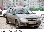 Автомобиль "Лада-Ларгус" (2012 год). Редакционное фото, фотограф Дудакова / Фотобанк Лори