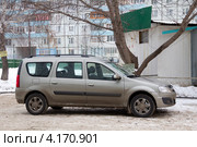 Автомобиль "Лада-Ларгус" (2012 год). Редакционное фото, фотограф Дудакова / Фотобанк Лори