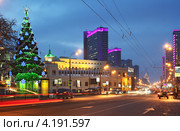Новый Арбат. Новогодняя елка (2013 год). Редакционное фото, фотограф Юрий Кирсанов / Фотобанк Лори