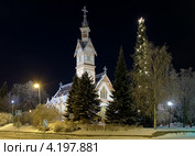 Деревянная церковь в Каяани зимней ночью, Финляндия (2012 год). Стоковое фото, фотограф Михаил Марковский / Фотобанк Лори