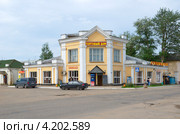 Торговый дом в поселке Селижарово, Тверская область (2012 год). Редакционное фото, фотограф Елена Коромыслова / Фотобанк Лори