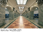 Станция Петербургского метрополитена "Кировский Завод". Центральный зал (2013 год). Редакционное фото, фотограф Александр Тарасенков / Фотобанк Лори