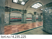 Станция Петербургского метрополитена "Кировский Завод". Центральный зал (2013 год). Редакционное фото, фотограф Александр Тарасенков / Фотобанк Лори
