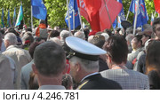 Люди на День Победы, мемориал 1200 гвардейцам. Калининград (2011 год). Редакционное видео, видеограф Сергей Куров / Фотобанк Лори