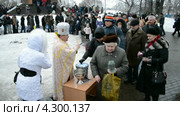Праздник Крещения Господнего в Киеве (Свято-Покровский собор), 19 января 2013 года. Редакционное видео, видеограф FMRU / Фотобанк Лори