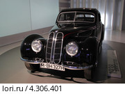 БМВ 327/28 в музее БМВ в Мюнхене (2012 год). Редакционное фото, фотограф Левина Татьяна / Фотобанк Лори