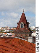 Красная черепица и башенка на крыше старого дома, Ponta Delgada, остров Сан-Мигель, Азорские острова (2012 год). Стоковое фото, фотограф Роман Сулла / Фотобанк Лори