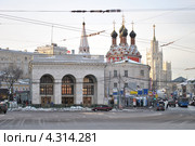 Станция метро "Таганская" кольцевой линии, церковь Николая Чудотворца на Болвановке, Москва (2013 год). Редакционное фото, фотограф lana1501 / Фотобанк Лори