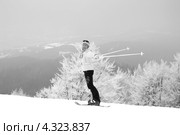 Девушка-лыжница в Карпатах (2011 год). Редакционное фото, фотограф Николай Голицынский / Фотобанк Лори