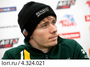 Шарль Пик (Charles Pic, Франция) действующий пилот Формулы 1 из команды Caterham F1 Team принимает участие в "Гонке звезд" за приз журнала "За рулем" (2013 год). Редакционное фото, фотограф Николай Винокуров / Фотобанк Лори