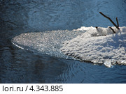 Снег на воде. Стоковое фото, фотограф lana1501 / Фотобанк Лори
