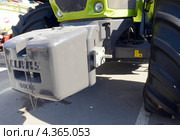 Трактор AXION 930 CLAAS. Агропромышленная выставка «Агротехнологии-2013» в выставочном центре «ВертолЭкспо». Ростов-на-Дону. Редакционное фото, фотограф Олег Пчелов / Фотобанк Лори