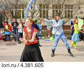 Пойерщики на параде мыльных пузырей Dreamflash (2012 год). Редакционное фото, фотограф Алёшина Оксана / Фотобанк Лори