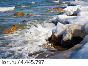 Таяние льда на морском побережье. Стоковое фото, фотограф Сергей Куров / Фотобанк Лори
