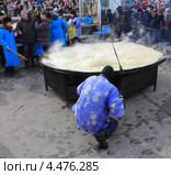 Пар и пузыри - признак вкусного блина (2013 год). Редакционное фото, фотограф Анатолий Матвейчук / Фотобанк Лори