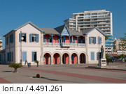 Вид на здание городской администрации. Ларнака, Кипр (2012 год). Редакционное фото, фотограф Виктор Карасев / Фотобанк Лори