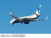 Боинг B737 на фоне неба (2013 год). Редакционное фото, фотограф Андрей Радченко / Фотобанк Лори