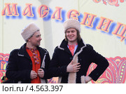 Артисты в национальной одежде на масленице (2013 год). Редакционное фото, фотограф Анатолий Матвейчук / Фотобанк Лори