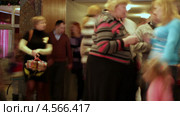 Люди в фойе театра, таймлапс (2013 год). Редакционное видео, видеограф Данил Руденко / Фотобанк Лори