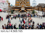 Стеношный бой на празднике в честь годовщины Ледового побоища на площади Измайловского кремля в городе Москве, Россия (2013 год). Редакционное фото, фотограф Николай Винокуров / Фотобанк Лори