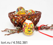 Композиция из трех веточек вербы и пасхальных яиц (2013 год). Редакционное фото, фотограф Наталья Осипова / Фотобанк Лори