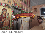 Пасха. Внесение плащаницы в алтарь. Храм святого великомученика Феодора Тирона. Москва (2013 год). Редакционное фото, фотограф Сергей Соболев / Фотобанк Лори