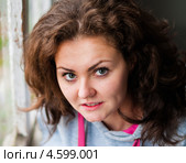 Красивая девушка возле окна. Стоковое фото, фотограф Игорь Низов / Фотобанк Лори