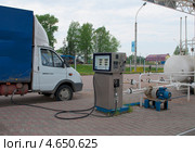 Заправка автомобиля "Газель-Бизнес" сжиженным газом (2013 год). Редакционное фото, фотограф Виктор Карасев / Фотобанк Лори