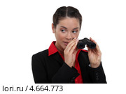 Симпатичная бизнес-леди с биноклем. Стоковое фото, фотограф Phovoir Images / Фотобанк Лори