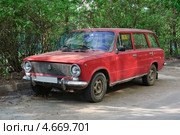 Советский автомобиль ВАЗ-2102 "Жигули" (2013 год). Редакционное фото, фотограф Алёшина Оксана / Фотобанк Лори