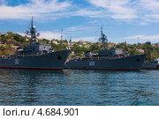 Морские тральщики у причальной стенки в Севастополе (2012 год). Редакционное фото, фотограф Недзельская Татьяна / Фотобанк Лори